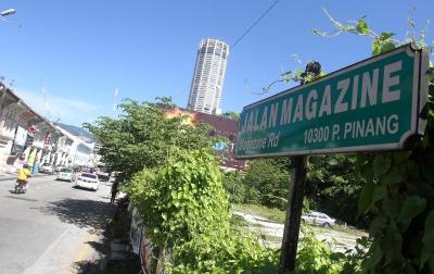 <b>Historical:</b> Magazine Road is one of the main access roads to Komtar.” width=”400″ height=”252″ /><br />
<span class=