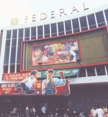 World of flying swordsmen: Federal Cinema in Datuk Keramat Road used to show the latest kung fu and sword-fighting
flicks from Hong Kong.