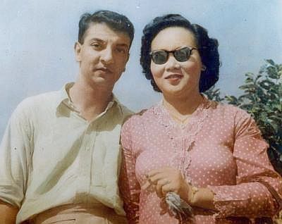 Lovebirds : Eusoffe and Haseenah in their younger days