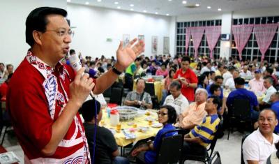 Meeting the people: Liow speaking during an NGO dinner in Bentong.