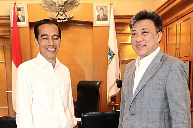 All smiles: Jokowi posing with Wong Chun Wai at his office in Jakarta. - AZMAN GHANI / The Star