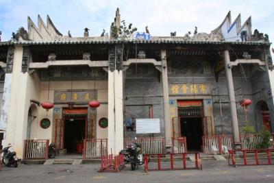 Clan house: The Toi Shan building in King’s Street, Penang. The temple (left) and ancestral hall (right) underwent renovation works.