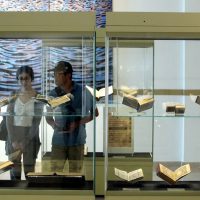 at Islamic Arts Museum Malaysia, Special Gallery 2,KL. Need cover photos for Star Lifestyle for the Islamic Calligraphy exhibition. {Pix}