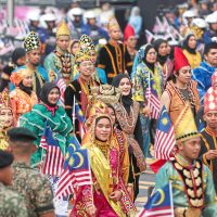 Over 800 participants dressed up in traditional attire, complete with accessories. —YAP CHEE HONG/The Star